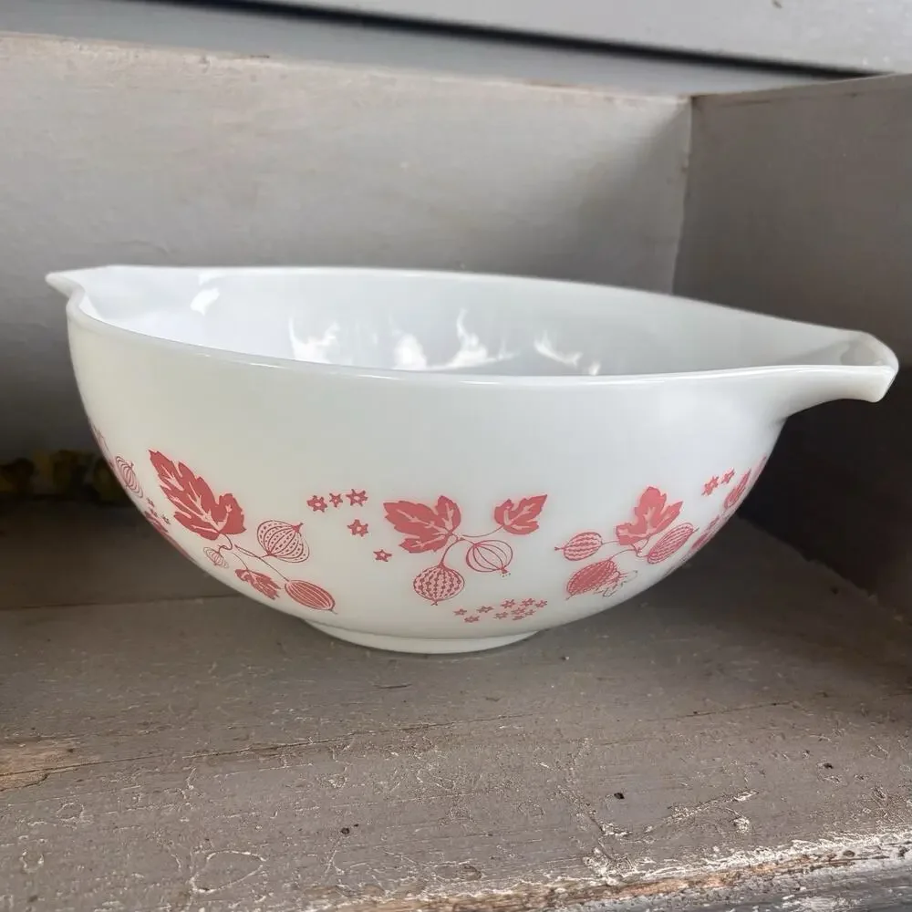 Vintage Pyrex 443 White & Pink Gooseberry Mixing Bowl 2.5 Qt Cinderella Nesting